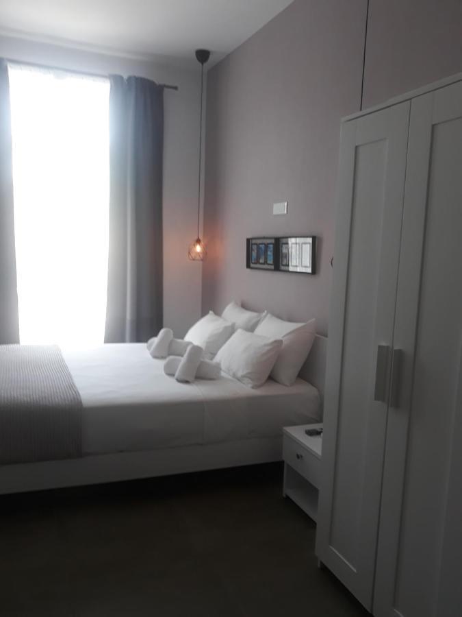 Central Studio Apartment *